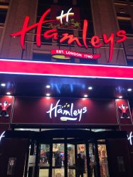 -Hamleys哈姆雷斯(三胞店)