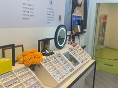 -天空之镜眼镜店蔡司依视路配镜授权零售店(望京颐堤港店)