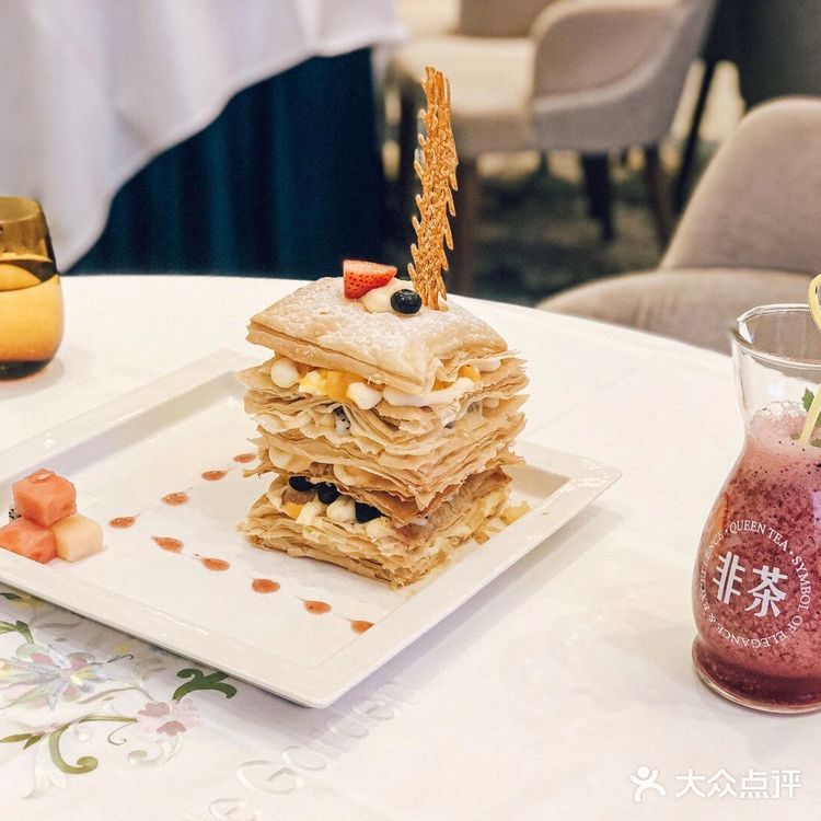 翠园的拿破仑是吃过最清新的拿破仑 水果与奶油的完美融