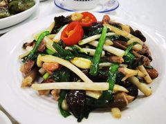 花生芽炒腊味-合和美食馆(壹村东心岭2巷店)