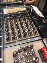 -六福珠寶(银泰百货大红门店)