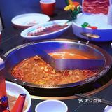 安吉万达新开一家美蛙鱼头火锅好好吃，而且还打5.8折！