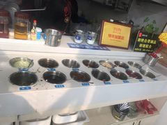 自助调料区-百品聚旋转火锅(万德庄店)