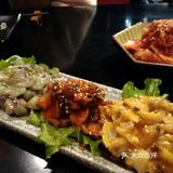 周末去天山地区朋友家，晚饭就附近解决了，朋友带去的这