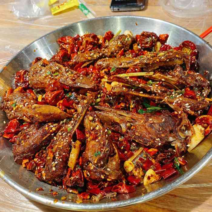 嘎嘎鸭脑壳61烤鱼61烧烤(光谷旗舰店)-"看到点评群里有人推荐他家
