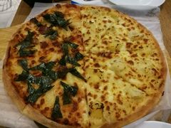 榴莲芝士&nbsp;鳗鱼双拼披萨-乐凯撒披萨(喜荟城店)