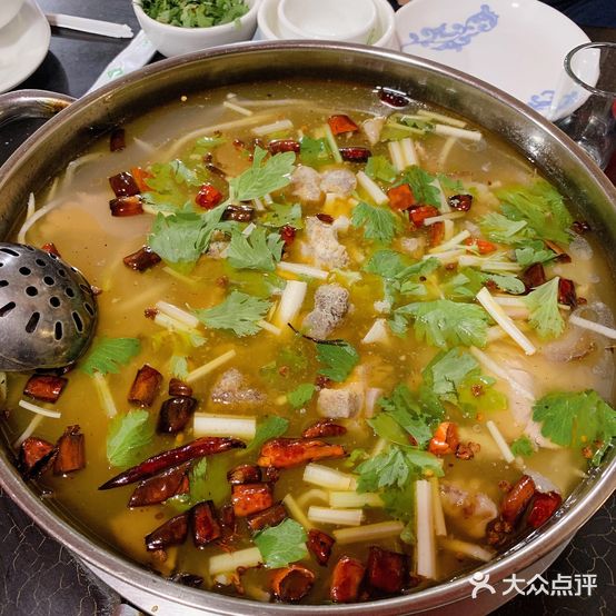 正宗富源酸菜土猪脚火锅(建设路店)