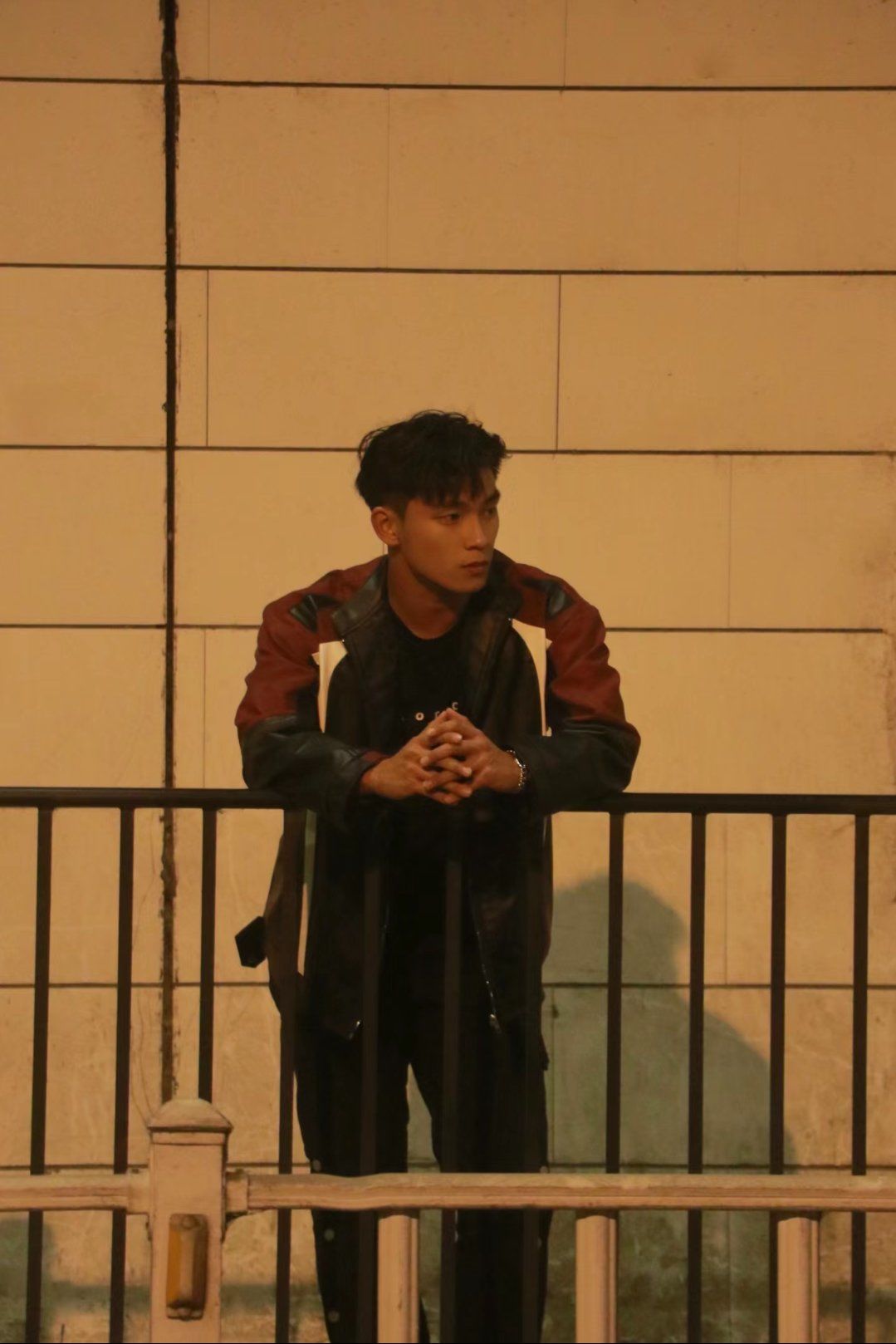 隧道里的忧郁男神