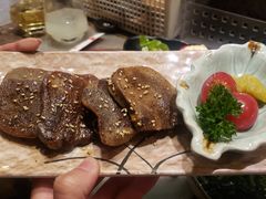 椒盐烤牛舌配柚子酱-千羽鹤海鲜居酒屋Bistro(大望路店)
