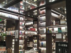 -钟书阁(群光广场店)