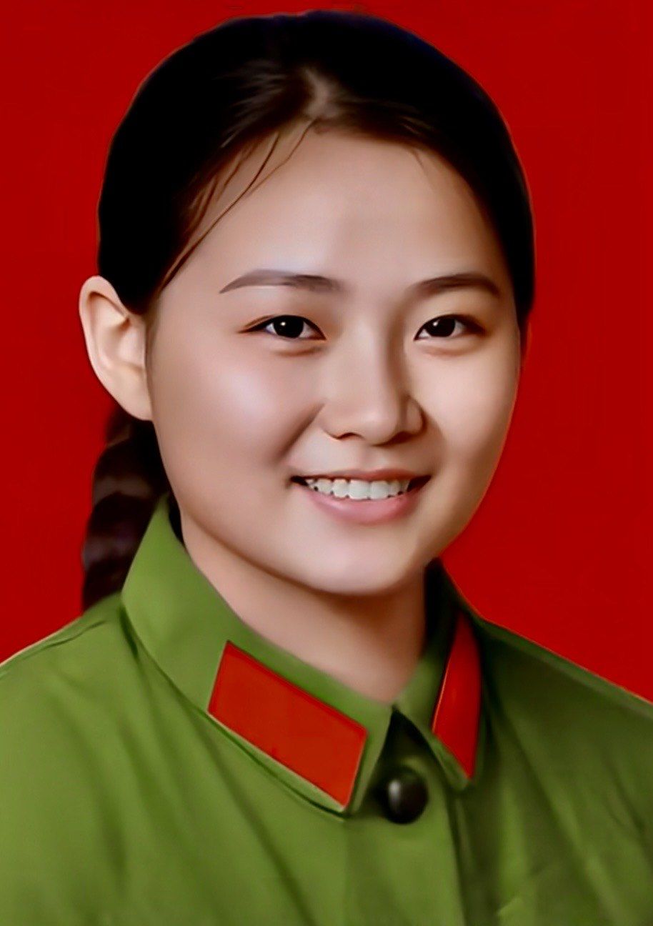 岁月 激情燃烧
军营 青葱美好

#流金岁月 #最美女兵 #绿军装的