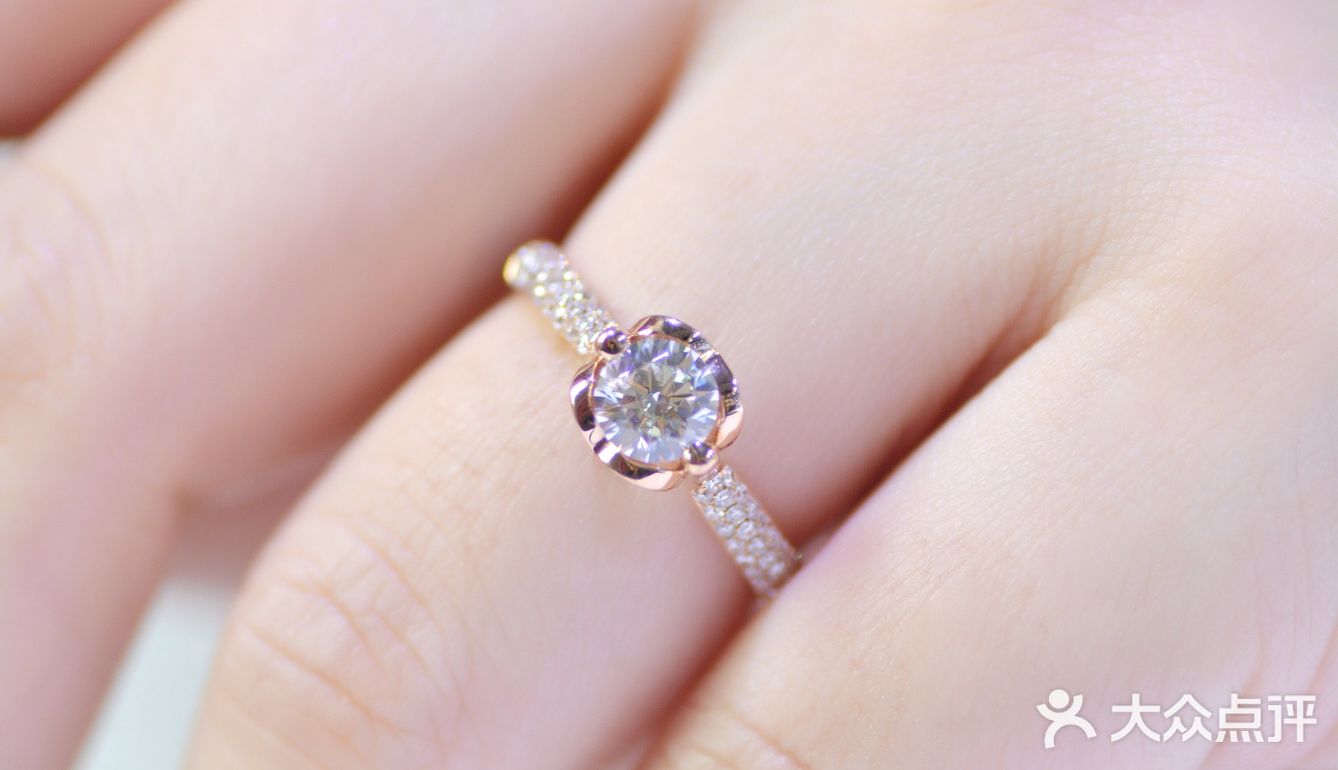 就是它了！没有人不会为这枚结婚钻戒而动心！