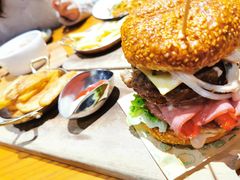 双蛋指椒牛肉汉堡-魏斯理汉堡(西安沣东吾悦店)