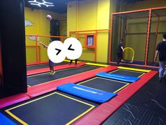 -爱蹦iBOON蹦床运动馆(江汉店)