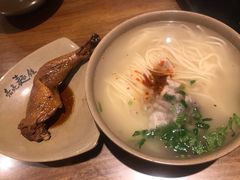 -亮亮面馆(经六路店)