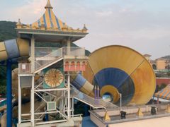 -平湖九龙山乐满地水上乐园