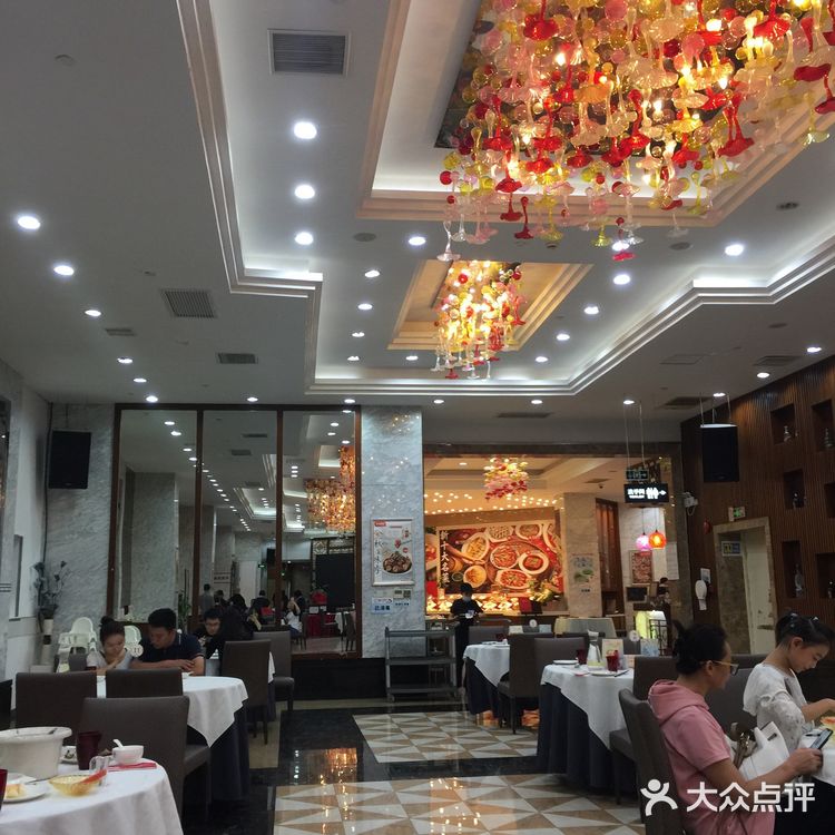 鸡都酥掉了。味道有点淡「果木烧猪排」这个蛮好吃的