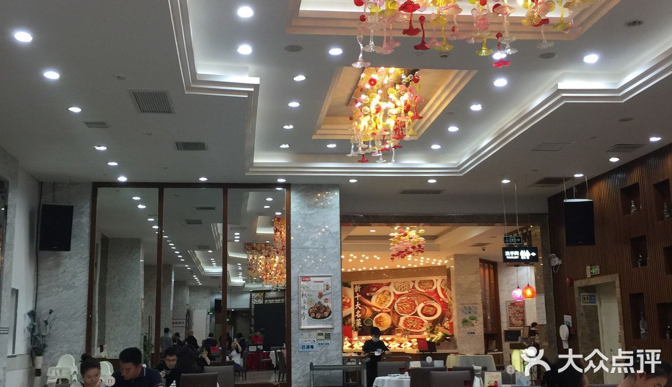 鸡都酥掉了。味道有点淡「果木烧猪排」这个蛮好吃的