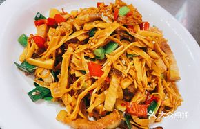 Mixed Crisp Bamboo Shoots Stir-Fried with Preserved Pork