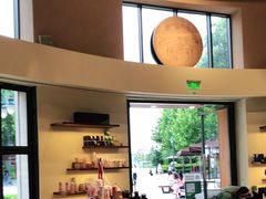 靠窗位-星巴克(迪士尼小镇店)
