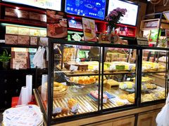 面包甜点陈列柜-昆明冠生园·蛋糕·面包(南强街店)