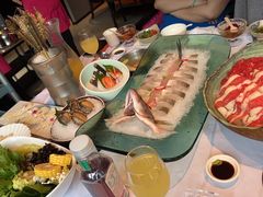 -泓炙颐凤鲜海鲜火锅料理(桐乡店)