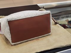 -爱革·洗衣改衣·洗鞋修鞋·洗包修包·奢侈品护理(宝地广场店)