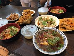 -爆炸头阿姨小四川正宗川味小吃(无任何分店)