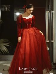 -Lady  Jane高端婚纱礼服馆