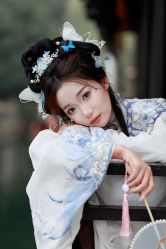 -一揽芳华汉服旗袍体验馆(拙政园店)