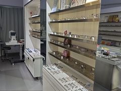 -视野联行眼镜•蔡司•依视路(温江店)