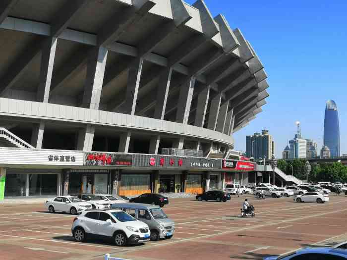 山东省体育中心体育场-停车场-"非常好,车位多多,周围便利,最重要的是