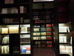 -钟书阁(松江泰晤士小镇店)