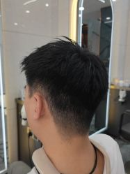 点击看大图 -七分屋LA·烫发·染发·剪发