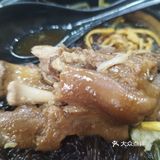 凤凰西街这家砂锅店猪蹄很好吃[呲牙]