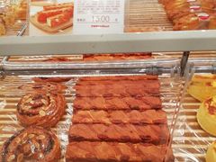 果仁核桃起酥面包-好利来(宣武门店)