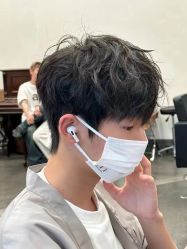 -一家只做男发烫染的店