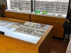 -视野联行眼镜•蔡司•依视路(温江店)