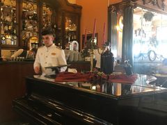 -Majestic Café