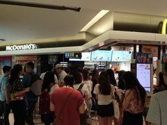 等位区-麦当劳(国际大厦店)