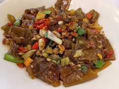 -阿瓦山寨·湘菜现炒·剁椒鱼头王(咸阳总店)