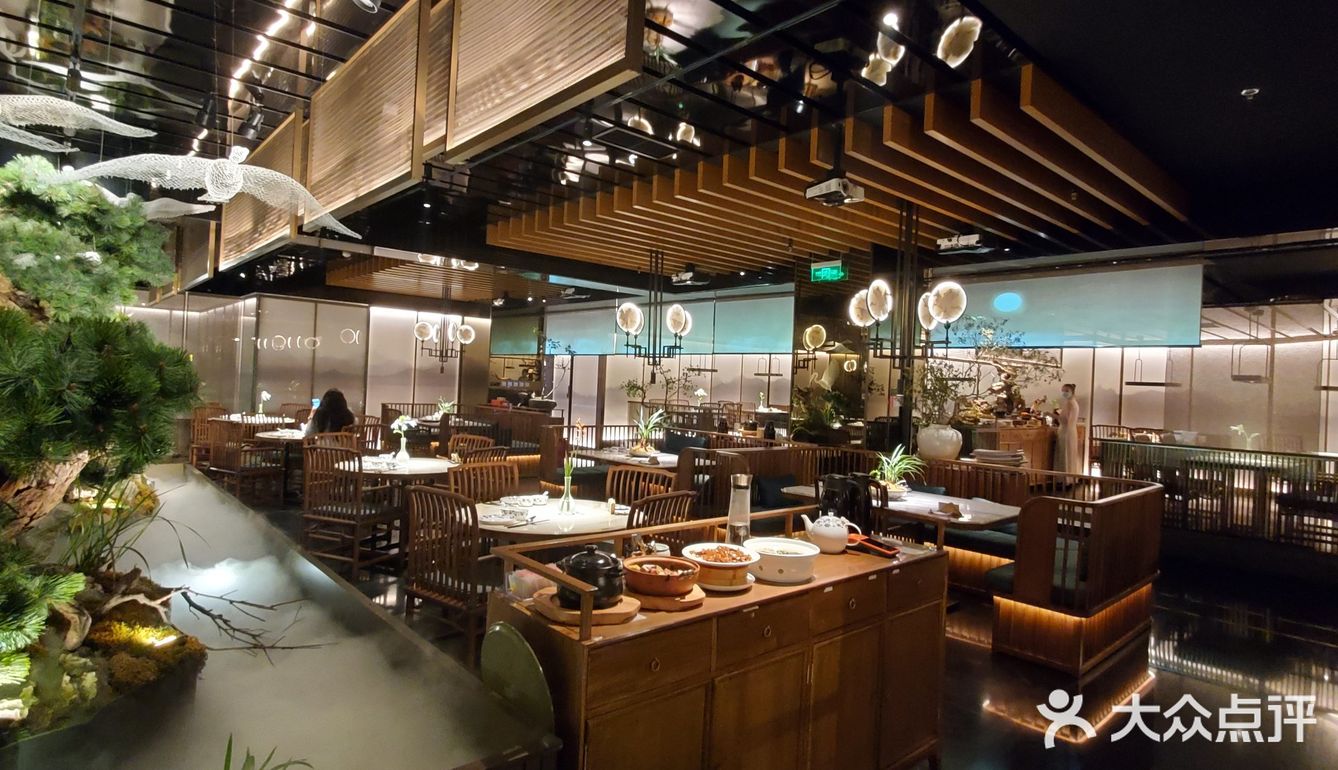 这家店吃起来也没看起来那么贵嘛~好吃！大力推荐！