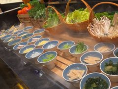 -钱小奴海鲜自助黑金店(杭州滨江龙湖店)
