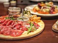 -恰餐厅及酒吧 CHAR Bar & Grill (北京丽都皇冠假日店)