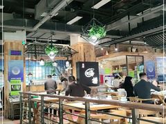 大堂-洪氏嗨捞·广东猪肚鸡·椰子鸡火锅(西咸万象城店)