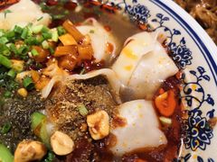 -爆炸头阿姨小四川正宗川味小吃(无任何分店)