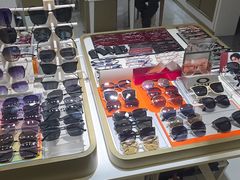 -美式眼镜·授权蔡司.依视路.尼康.豪雅.明月(人民广场店)