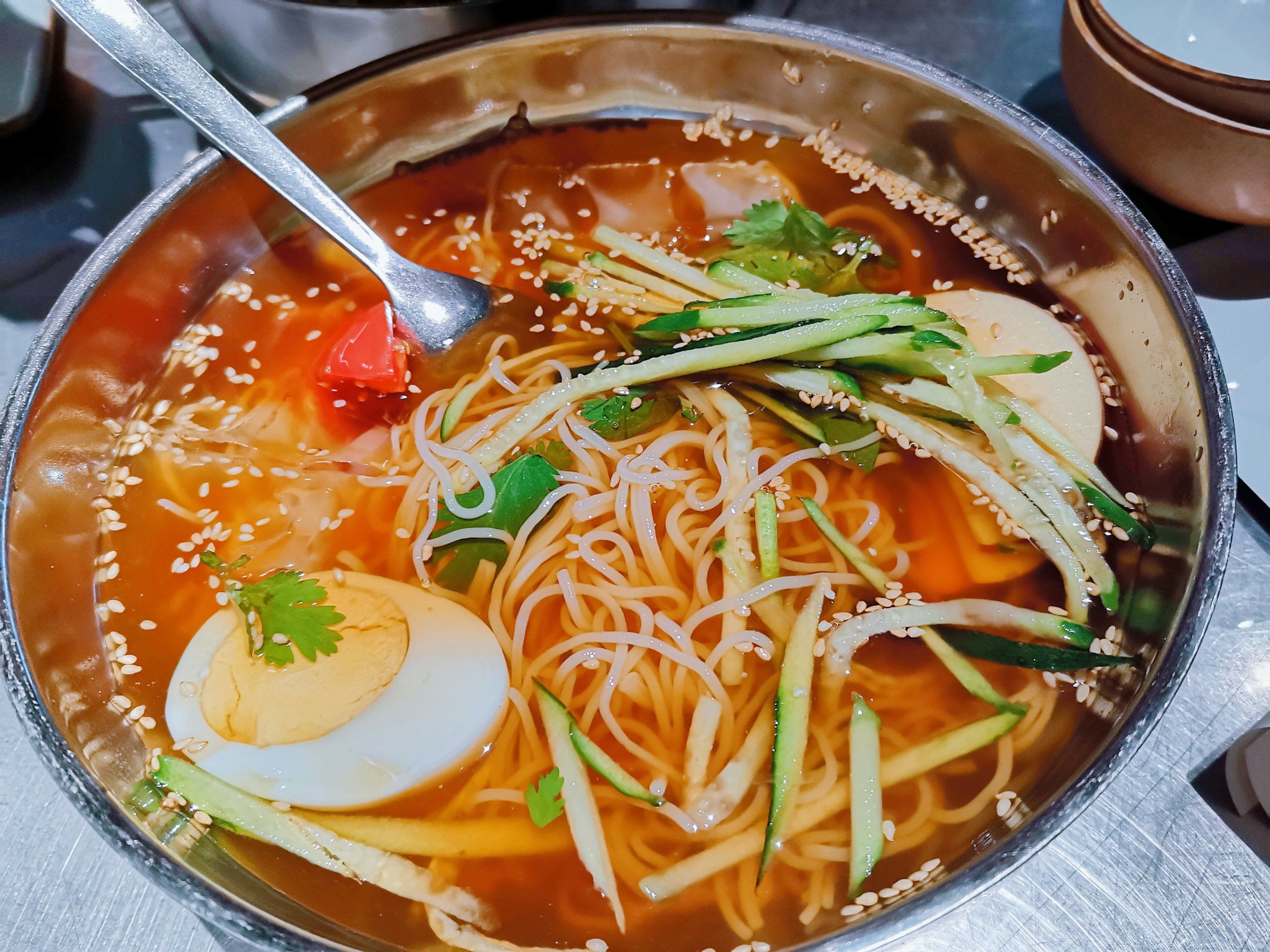 紧接着,东北大酸菜,酸爽开胃,脆嫩可口,仿佛为烧烤盛宴预热序曲99.