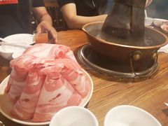-洞庭洲·防空洞火锅·烧烤·铜锅涮肉(新百广场店)
