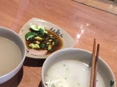 -亮亮面馆(经六路店)
